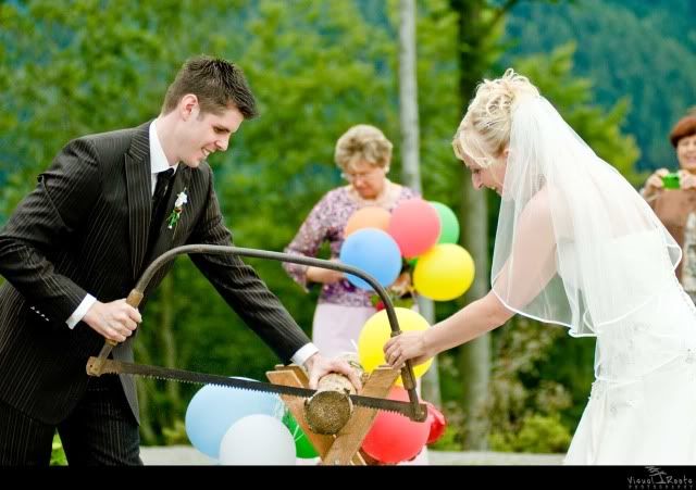 cutting wood,Germany,ballons,traditon,bride & groom,Black forest