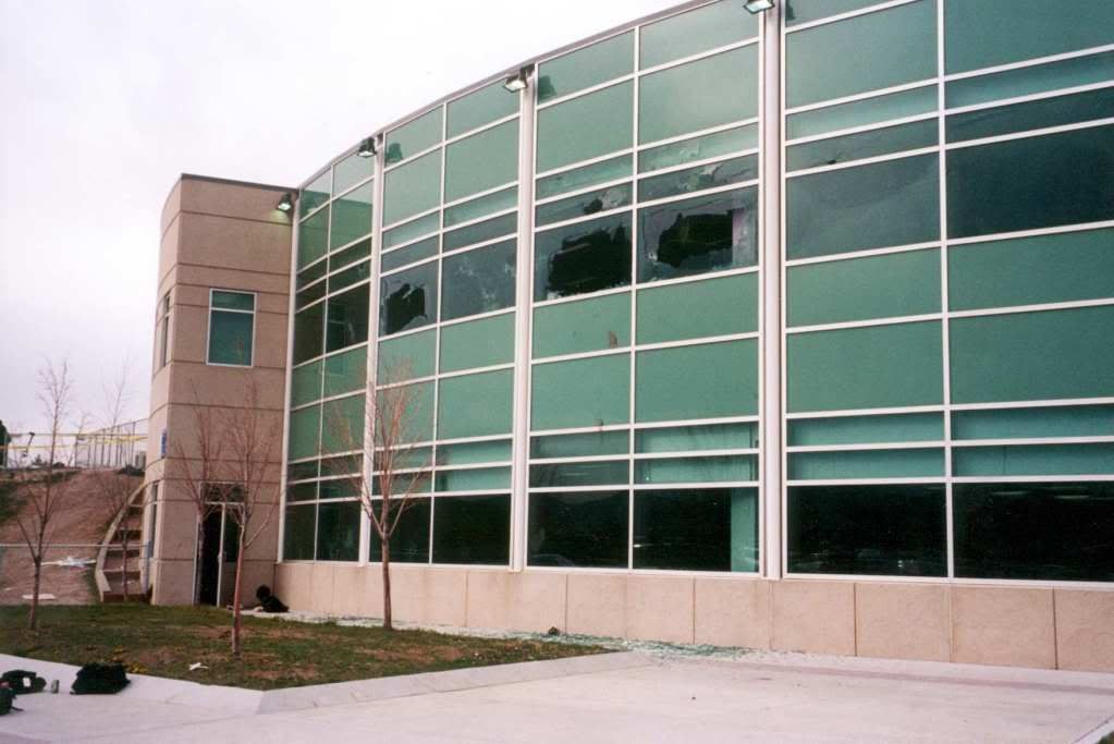 http://i577.photobucket.com/albums/ss216/InstitutoColumbine/Crime%20Scene/Exterior/EXTERIOR01.jpg