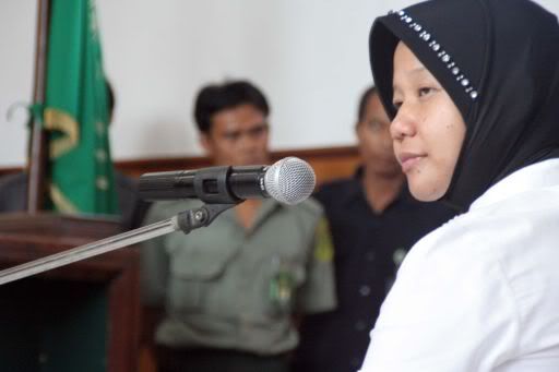 Judges Decided To Stop Prita Mulyasari's Libel Case