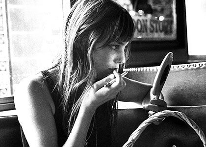 http://i577.photobucket.com/albums/ss219/lauris0406/icons/JaneBirkin1.jpg