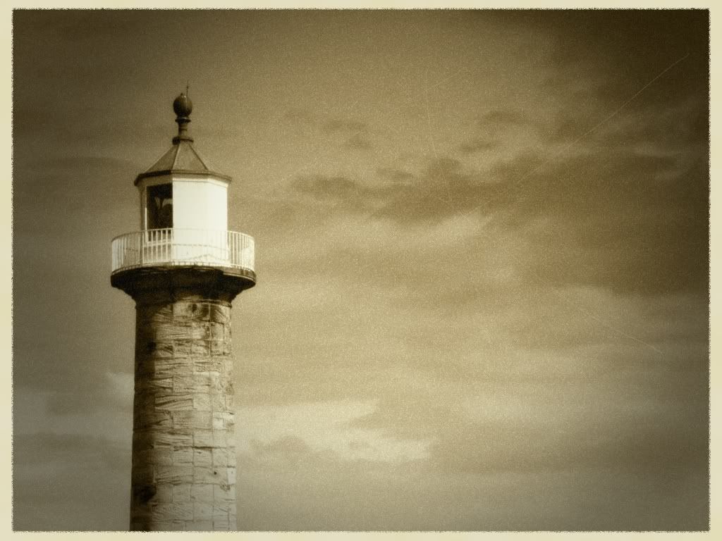Whitby-Harbour-Light-antiqued.jpg